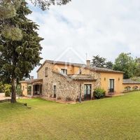 House in the big city, in the mountains, at the seaside in Spain, Catalunya, Girona, 596 sq.m.