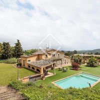 House in the big city, in the mountains, at the seaside in Spain, Catalunya, Girona, 596 sq.m.