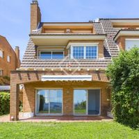 Вилла в Испании, Каталония, Сан-Жуст-Десверн, 425 кв.м.