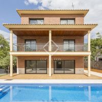 Villa in the big city, in the mountains in Spain, Catalunya, Sant Cugat del Valles, 457 sq.m.