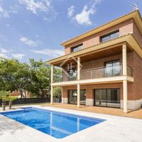 Villa in the big city, in the mountains in Spain, Catalunya, Sant Cugat del Valles, 457 sq.m.
