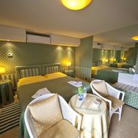 Вилла в деревне, у озера в Италии, Тронцано-Лаго-Маджоре, 350 кв.м.