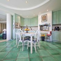 Вилла в деревне, у озера в Италии, Тронцано-Лаго-Маджоре, 350 кв.м.