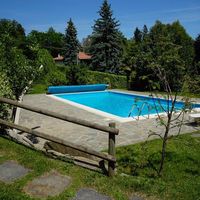 Вилла в горах, в деревне, у озера, в пригороде в Италии, Тронцано-Лаго-Маджоре, 275 кв.м.