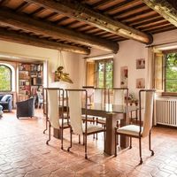 Villa in the village in Italy, Siena, 748 sq.m.