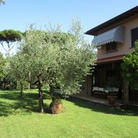 Villa in Italy, Marina di Pietrasanta, 220 sq.m.