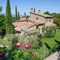 Villa in the village in Italy, Umbria, 583 sq.m.