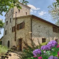 Villa in the village in Italy, Umbria, 752 sq.m.