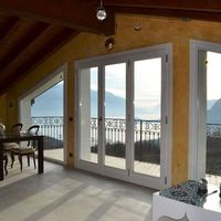 Villa by the lake in Italy, Como, 300 sq.m.