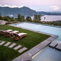 Вилла в горах, у озера в Италии, Тронцано-Лаго-Маджоре, 1067 кв.м.