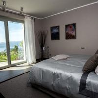 Вилла в горах, у озера в Италии, Тронцано-Лаго-Маджоре, 1067 кв.м.