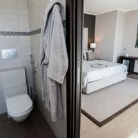 Вилла в горах, у озера в Италии, Тронцано-Лаго-Маджоре, 1067 кв.м.