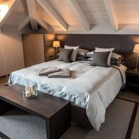 Вилла в горах, у озера в Италии, Тронцано-Лаго-Маджоре, 1067 кв.м.