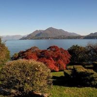 Вилла в горах, у озера в Италии, Тронцано-Лаго-Маджоре, 390 кв.м.