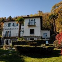 Вилла в горах, у озера в Италии, Тронцано-Лаго-Маджоре, 390 кв.м.