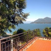 Вилла в горах, у озера в Италии, Тронцано-Лаго-Маджоре, 390 кв.м.