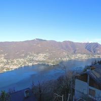 Villa in the mountains, by the lake in Italy, Como, 150 sq.m.