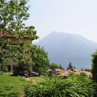 Villa by the lake in Italy, Como, 225 sq.m.