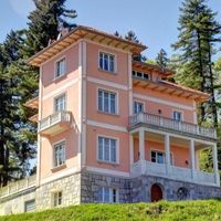 Villa in the mountains, by the lake in Italy, Tronzano Lago Maggiore, 500 sq.m.