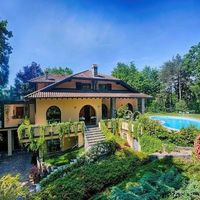 Villa by the lake in Italy, Tronzano Lago Maggiore, 500 sq.m.