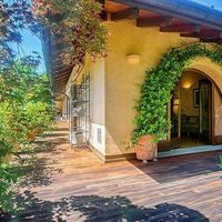 Villa by the lake in Italy, Tronzano Lago Maggiore, 500 sq.m.