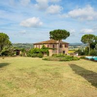 Villa in the village in Italy, Arezzo, 400 sq.m.