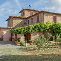 Villa in the village in Italy, Arezzo, 400 sq.m.