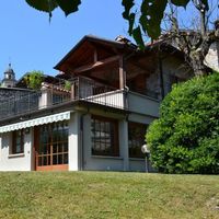 Villa by the lake in Italy, Como, 200 sq.m.