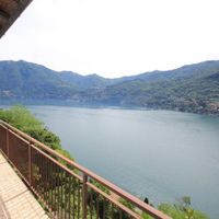 Вилла у озера в Италии, Комо, 240 кв.м.