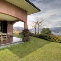 Вилла в горах, у озера в Италии, Тронцано-Лаго-Маджоре, 436 кв.м.