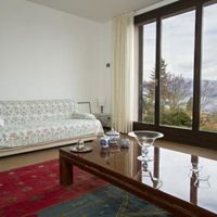 Вилла в горах, у озера в Италии, Тронцано-Лаго-Маджоре, 436 кв.м.