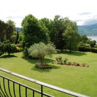 Villa by the lake in Italy, Tronzano Lago Maggiore, 450 sq.m.