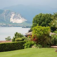 Villa by the lake in Italy, Tronzano Lago Maggiore, 450 sq.m.
