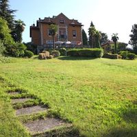 Villa in the mountains, by the lake in Italy, Tronzano Lago Maggiore, 850 sq.m.