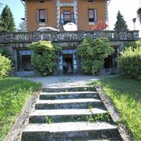 Villa in the mountains, by the lake in Italy, Tronzano Lago Maggiore, 850 sq.m.