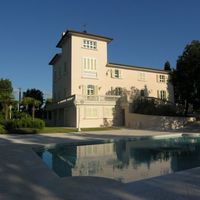 Villa in the village, in the suburbs in Italy, Florence, 680 sq.m.