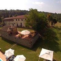Отель (гостиница) в деревне в Италии, Флоренции, 700 кв.м.
