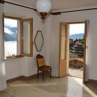 Villa by the lake in Italy, Como, 150 sq.m.