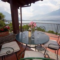 Villa by the lake in Italy, Como, 255 sq.m.