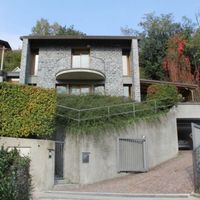 Villa by the lake in Italy, Como, 400 sq.m.