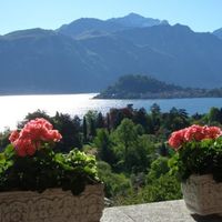 Villa by the lake in Italy, Como, 400 sq.m.