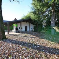 Villa by the lake in Italy, Tronzano Lago Maggiore, 300 sq.m.