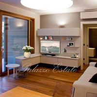 Апартаменты в большом городе в Италии, Милан, 116 кв.м.