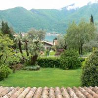 Villa by the lake in Italy, Como, 157 sq.m.