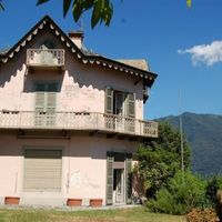 Villa by the lake in Italy, Como, 500 sq.m.