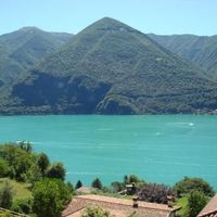 Apartment by the lake in Italy, Lombardia, 130 sq.m.