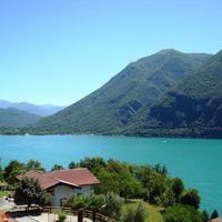 Apartment by the lake in Italy, Lombardia, 130 sq.m.