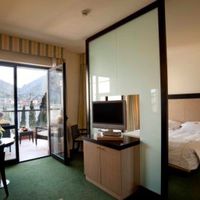 Отель (гостиница) у озера в Италии, Комо, 700 кв.м.