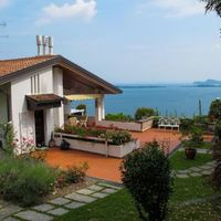 Вилла у озера в Италии, Гарда, 700 кв.м.