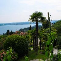 Вилла у озера в Италии, Гарда, 700 кв.м.